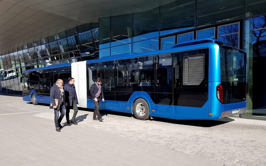 თბილისში უახლესი მოდელის 18-მეტრიანი ავტობუსები შემოვა